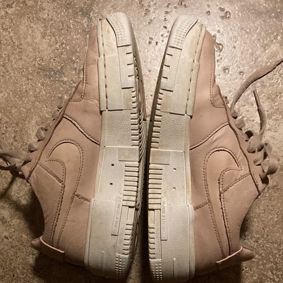 Nike Womens Size 6.5 CK6649 200 Air Force One - Picture 6 of 7